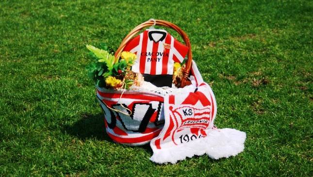 Święcenie pokarm&oacute;w na stadionie 23.04.2011