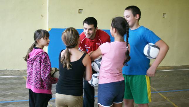 "Lekcja WF-u z Cracovią" w SP nr 11 w Krakowi