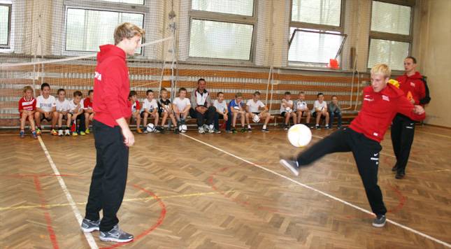 "Lekcja WF-u z Cracovią" w SP nr 119 w Krakow