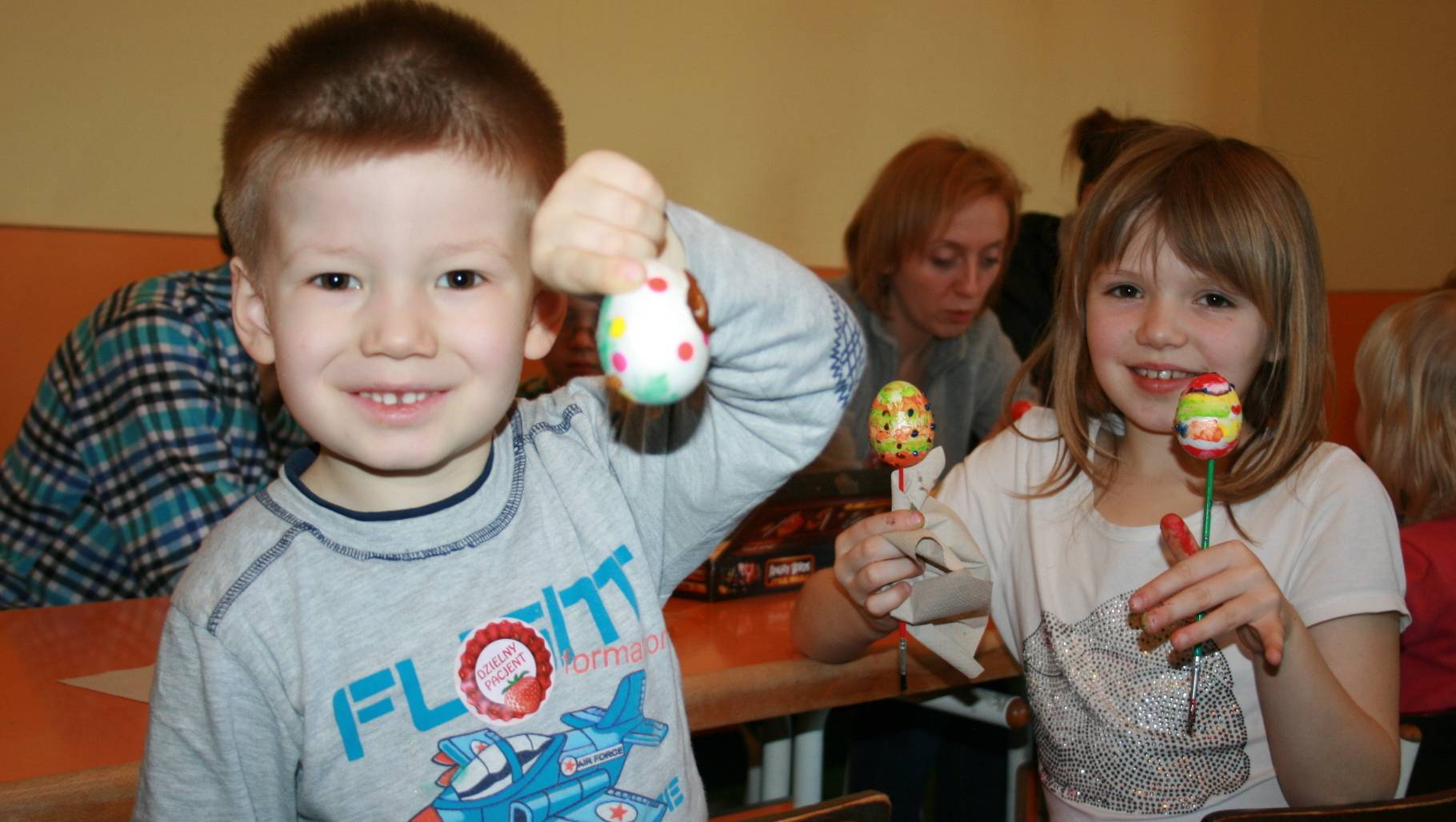 Cracovia players spread festive cheer with hospital visit