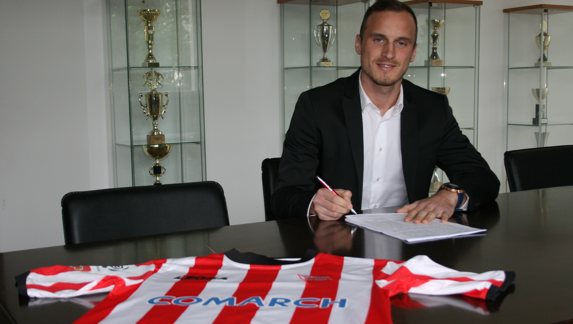 Cracovia sign R&oacute;bert Litauszki!