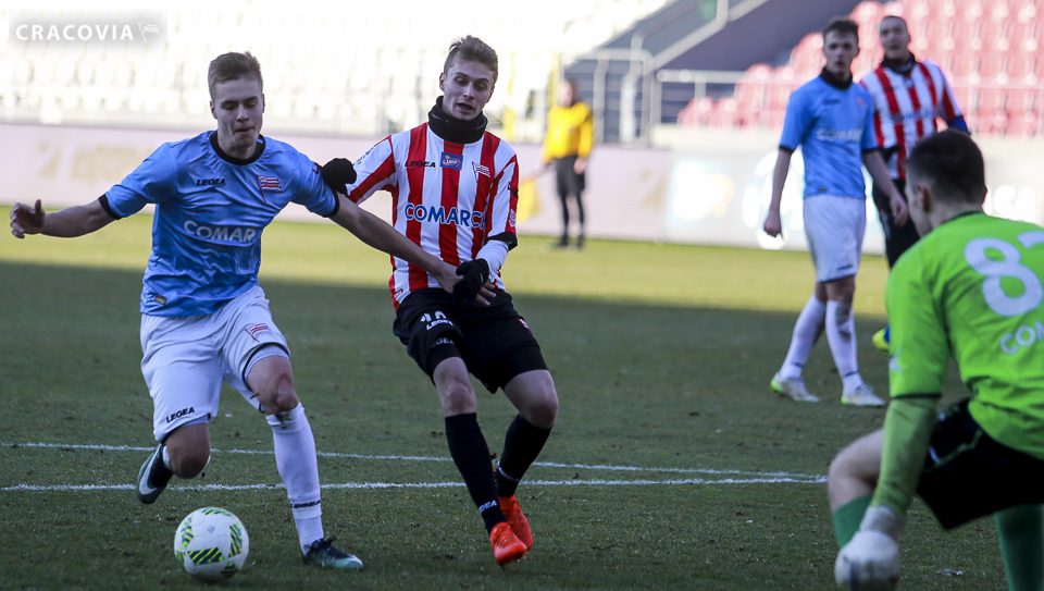 Hubert Adamczyk scores first in 2017!